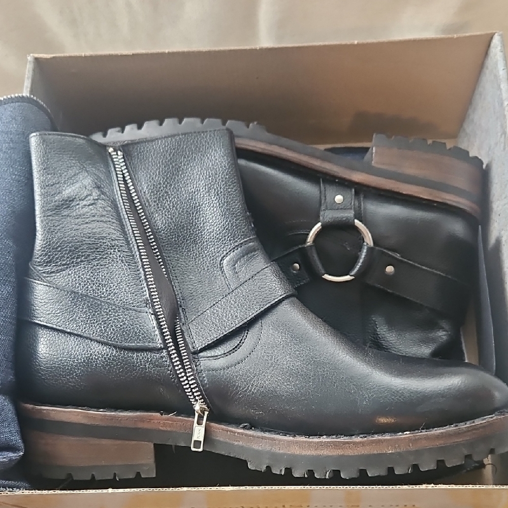 Freebird by Steven Ozzie Men’s Boots Black Leather Harness Zip Size 12 NWOT